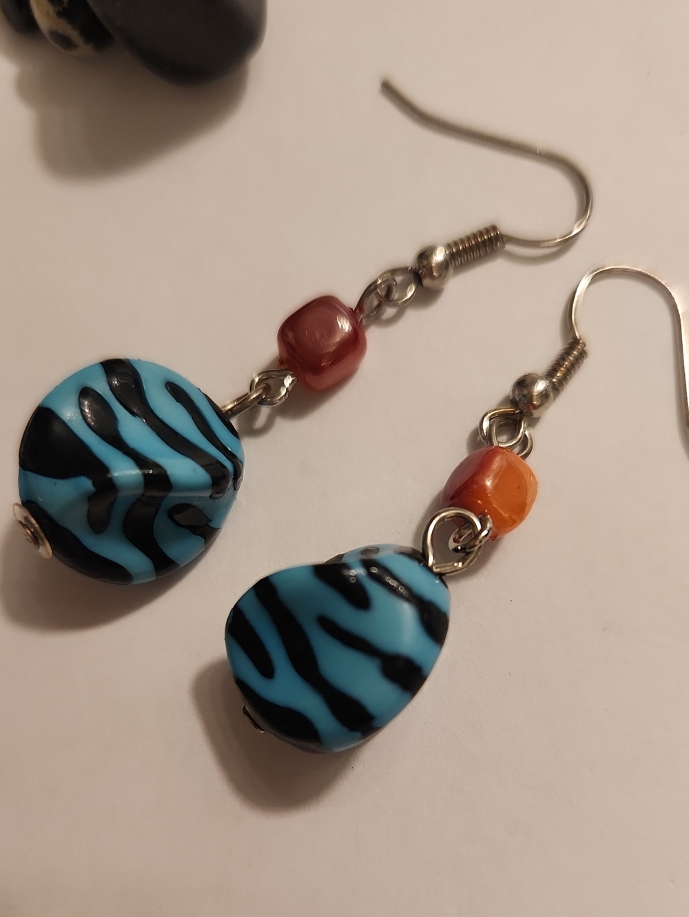Dangle Earrings 3 Pair Older Fashion Earrings - Picture 3 of 4